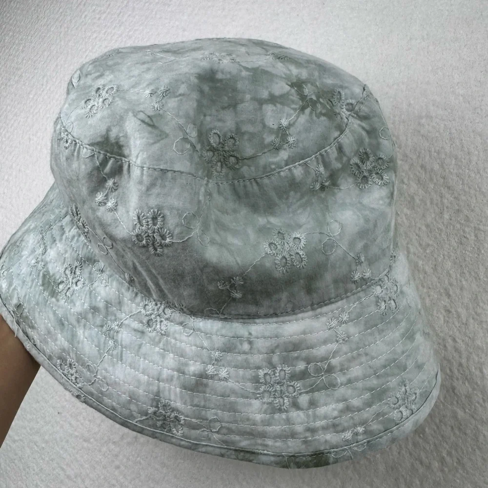 NWT Urban Outfitters Bucket‎ hat floral embroidered tie dye water color